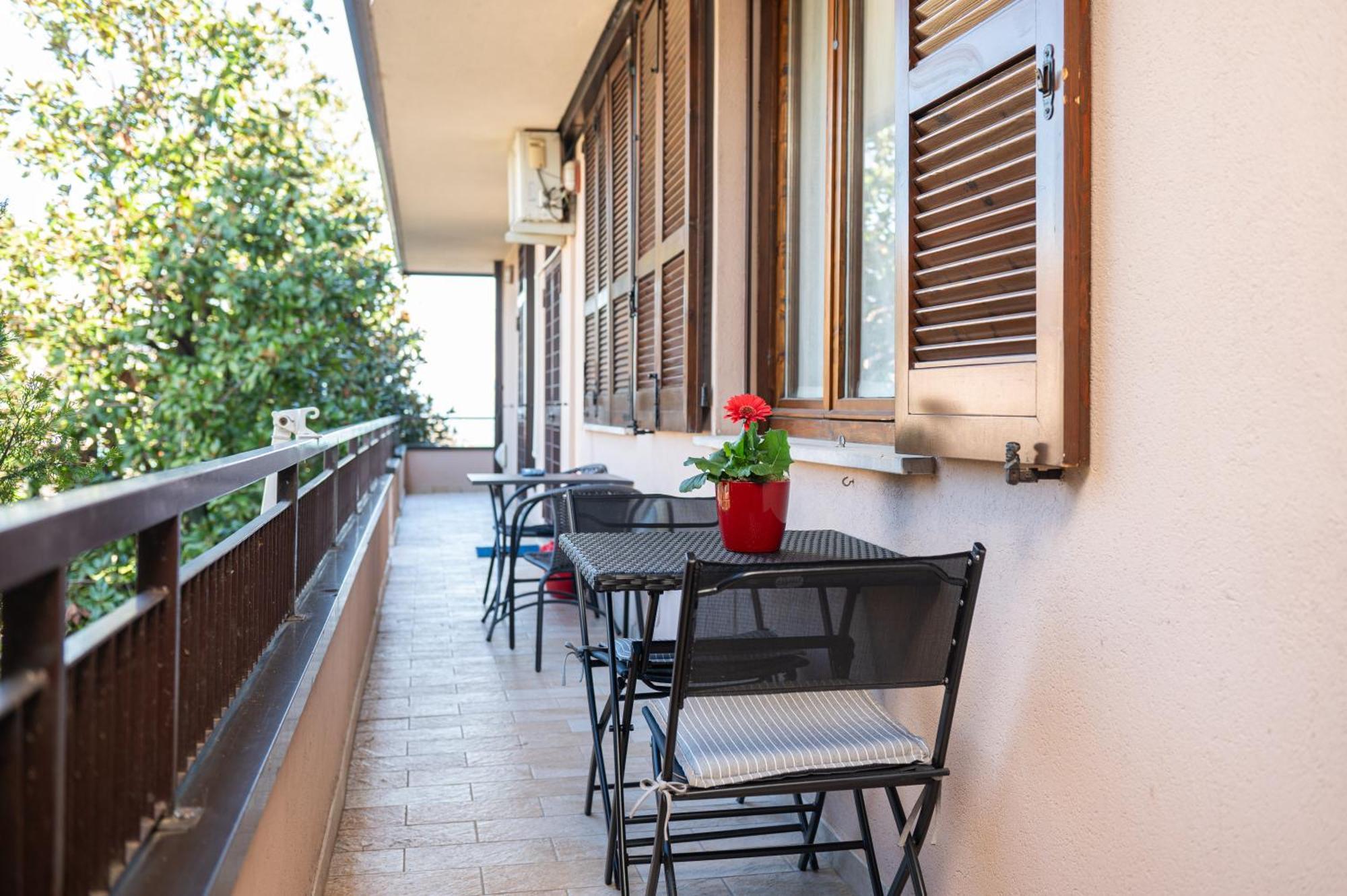 סירמיונה Casa Lugana 9 - Monolocale Con Piscina Fronte Lago מראה חיצוני תמונה
